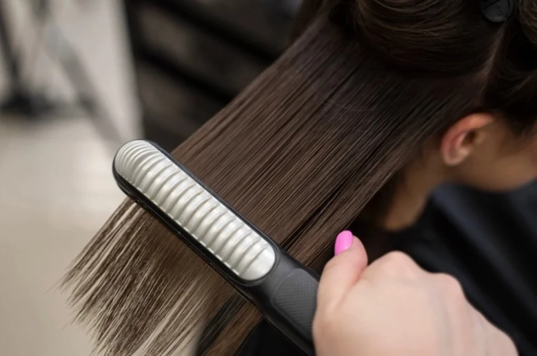 2 Keratin Treatment vs. Traditional Hair Straightening: What's the Difference